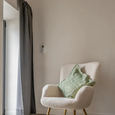 Pied-a-terre *